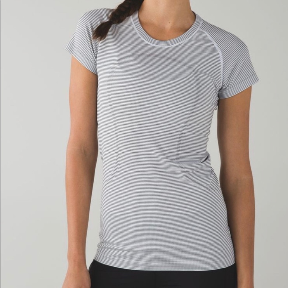 LULULEMON swiftly tech tee size 4
